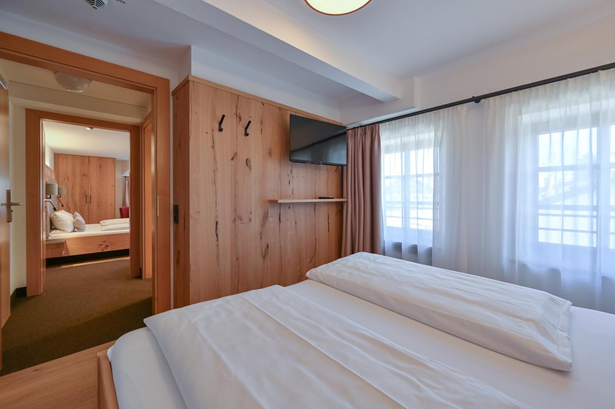 Weinbauer Hotel 3*
